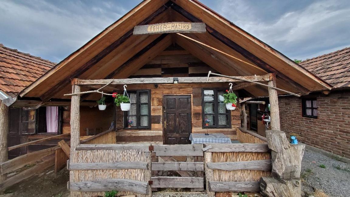 Casa Rustic Feher & Fekete Vendeghazak Sovata Exteriör bild