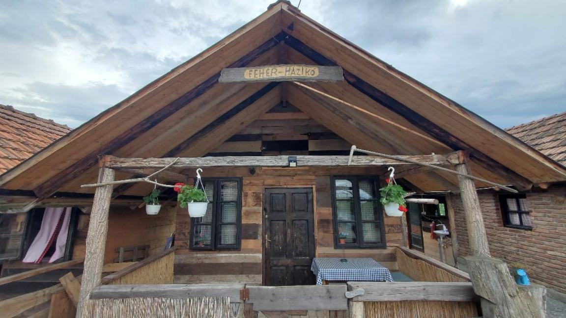 Casa Rustic Feher & Fekete Vendeghazak Sovata Exteriör bild